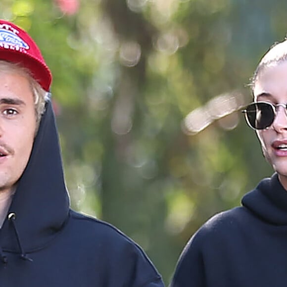 Justin Bieber et sa femme Hailey Bieber Baldwin sont allés faire une randonnée avec des amis à Los Angeles, le 12 janvier 2020.