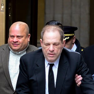 Harvey Weinstein à la sortie du tribunal à New York le premier jour de son procès pour agression sexuelle le 6 janvier 2020.