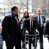 Harvey Weinstein arrive au tribunal à New York avec son déambulateur et son avocate Donna Rotunno le 6 janvier 2020.