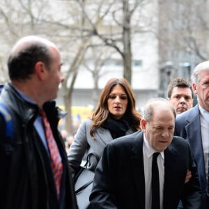 Harvey Weinstein arrive au tribunal à New York avec son déambulateur et son avocate Donna Rotunno le 6 janvier 2020.