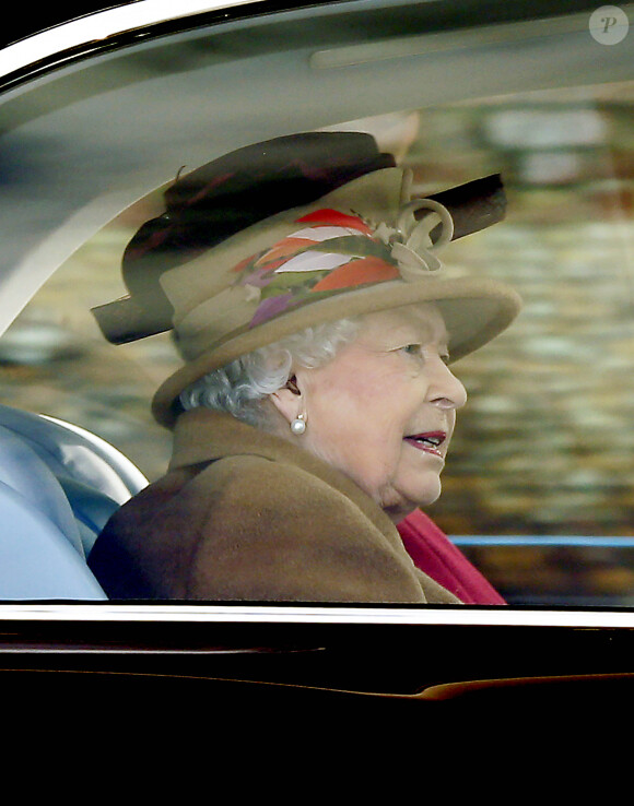 La reine Elisabeth II d'Angleterre arrive en voiture pour la messe à Sandringham le 12 Janvier 2020.