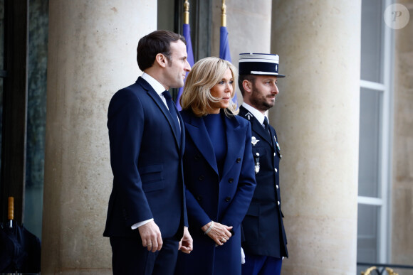 Le président Emmanuel Macron, la première dame Brigitte Macron - Le président de la République et sa femme accueillent le président du conseil européen et le premier ministre du Luxembourg au palais de l'Elysée à Paris le 10 janvier 2020. © Hamilton / Pool / Bestimage