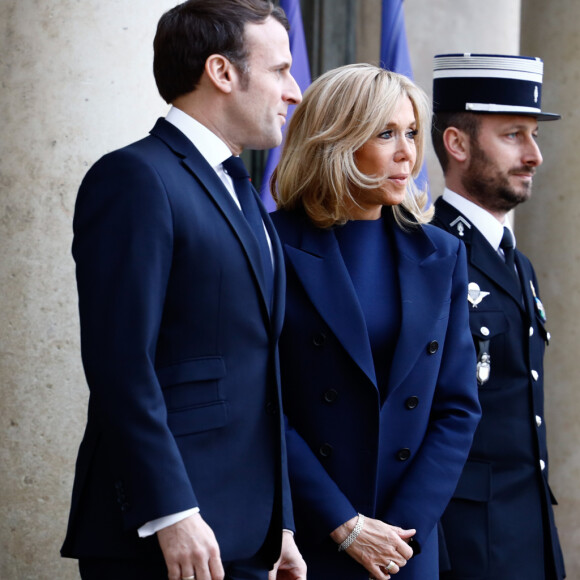 Le président Emmanuel Macron, la première dame Brigitte Macron - Le président de la République et sa femme accueillent le président du conseil européen et le premier ministre du Luxembourg au palais de l'Elysée à Paris le 10 janvier 2020. © Hamilton / Pool / Bestimage