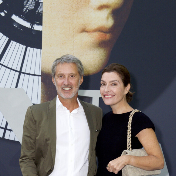 Exclusif - Prix Spécial - Antoine de Caunes et sa femme Daphné Roulier - Dîner de Gala de la 30ème Biennale de Paris au Grand Palais.  © Luc Castel - Julio Piatti / Bestimage