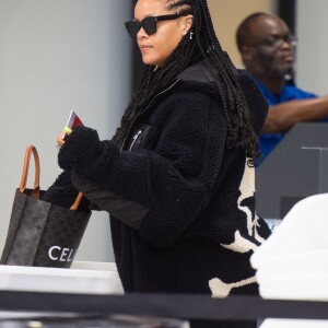 Exclusif - Rihanna arrive à l'éroport JFK à New York le 5 janvier 2020. New York, NY -