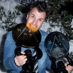 Michaël Youn (Grand Prix OCS et Prix Globes de la presse pour "Divorce Club") dans la press room du 23ème festival international du film de comédie de l'Alpe d'Huez, le 18 janvier 2020. © Cyril Moreau/Bestimage