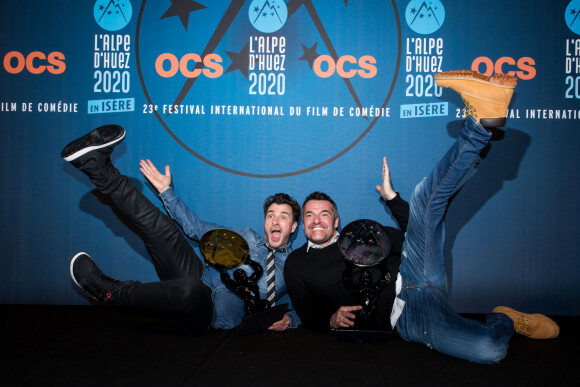 Arnaud Ducret et Michaël Youn (Grand Prix OCS et Prix Globes de la presse pour "Divorce Club") dans la press room du 23ème festival international du film de comédie de l'Alpe d'Huez, le 18 janvier 2020. © Cyril Moreau/Bestimage