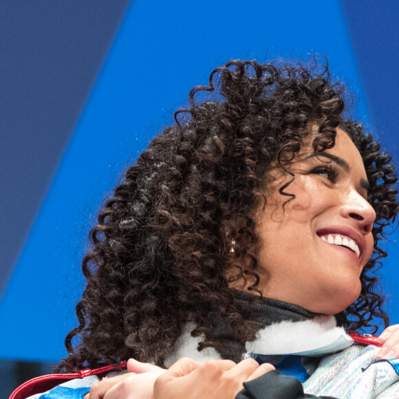 Sabrina Ouazani, Chloé Jouannet sur scène lors de la cérémonie de clôture du 23ème festival international du film de comédie de l'Alpe d'Huez, le 18 janvier 2020. © Cyril Moreau/Bestimage