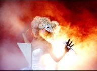La torride Lady GaGa prend littéralement... feu lors d'un show vraiment brûlant !