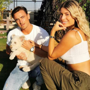 Elsa Dasc et son mari Arthur posent avec un lionceau - Instagram, 19 janvier 2020