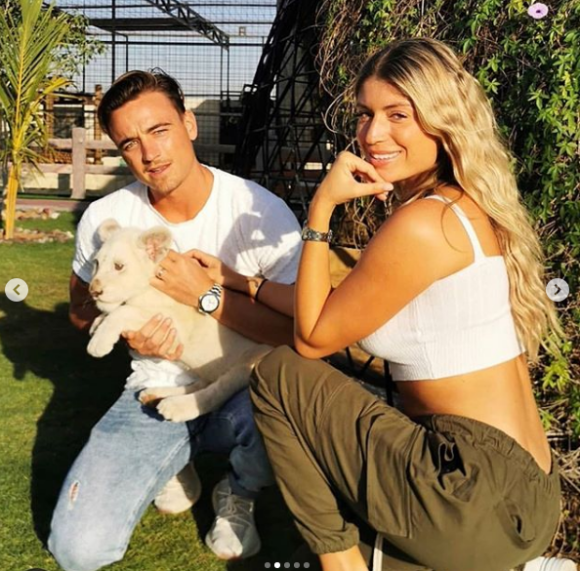 Elsa Dasc et son mari Arthur posent avec un lionceau - Instagram, 19 janvier 2020