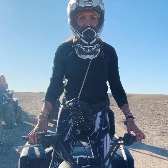 Cathy Guetta a partagé des photos de vacances avec son ex-mari David Guetta, leur fils Elvis et plusieurs amis sur sa pge Instagram le 21 janvier 2020.