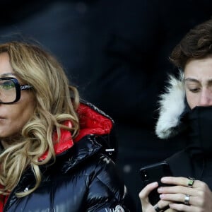 Cathy Guetta, son fils Tim Elvis - People dans les tribunes du match de football PSG - Guingamp (9-0) au Parc des Princes à Paris le 19 janvier 2019.