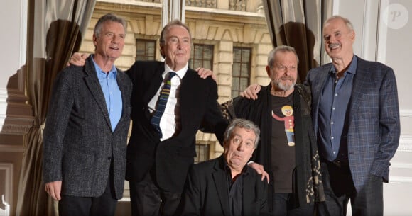 Michael Palin, Eric Idol, Terry Jones, Terry Gillam et John Cleese, Carol Clevelet - Photocall pour le retour des Monty Python sur scene, organisé au Corinthia Hotel Whitehall Place, Westminster, a Londres le 21 novembre 2013.