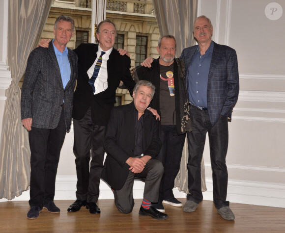 Michael Palin, Eric Idol, Terry Jones, Terry Gillam et John Cleese, Carol Clevelet - Photocall pour le retour des Monty Python sur scene, organisé au Corinthia Hotel Whitehall Place, Westminster, a Londres le 21 novembre 2013.