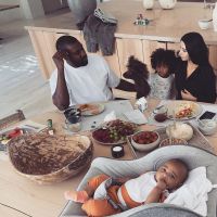 Kim Kardashian : Petit déjeuner en famille, rare photo de sa maison