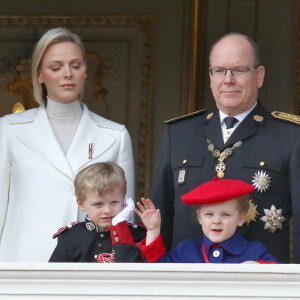 La princesse Charlene et le prince Albert II de Monaco, leurs enfants le prince Jacques et la princesse Gabriella - La famille princière de Monaco au balcon du palais lors de la Fête nationale monégasque à Monaco. Le 19 novembre 2019 © Dominique Jacovides / Bestimage