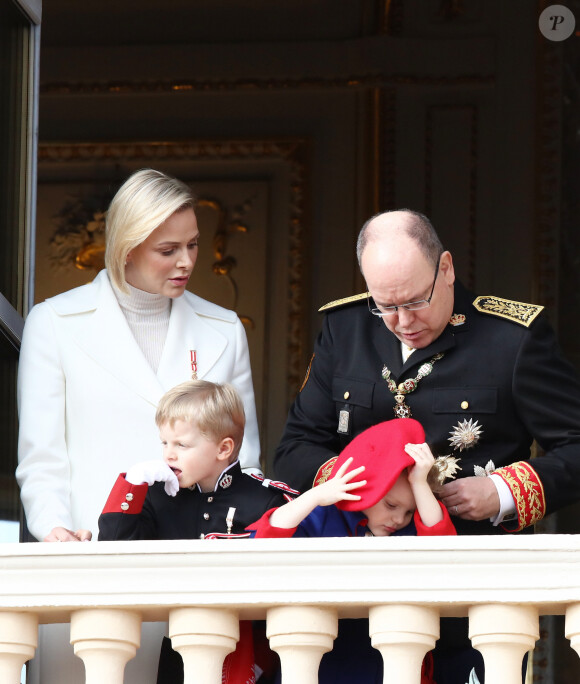 Le prince Albert II de Monaco, sa femme la princesse Charlene et leurs enfants le prince Jacques et la princesse Gabriella - La famille princière de Monaco au balcon du palais lors de la Fête nationale monégasque à Monaco. Le 19 novembre 2019 © Dominique Jacovides / Bestimage