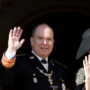 Le prince Albert II de Monaco, sa femme la princesse Charlene et leurs enfants, la princesse Gabriella et le prince Jacques - La famille princière de Monaco au balcon du palais lors de la fête nationale monégasque, à Monaco. Le 19 novembre 2018. © Dominque Jacovides / Bestimage