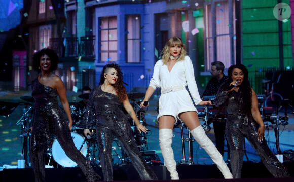 Taylor Swift lors du concert Jingle Ball de la station Capital FM à l'O2 Arena. Londres, le 8 décembre 2019.