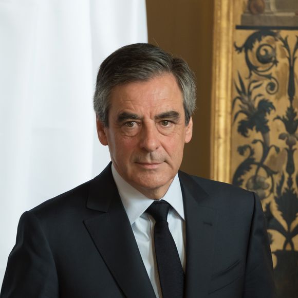 François Fillon, candidat à l'élection présidentielle pour Les Républicains vote à la mairie du 7ème arrondissement de Paris pour le premier tour des élections présidentielles le 23 avril 2017. © Jacques Witt / Pool / Bestimage