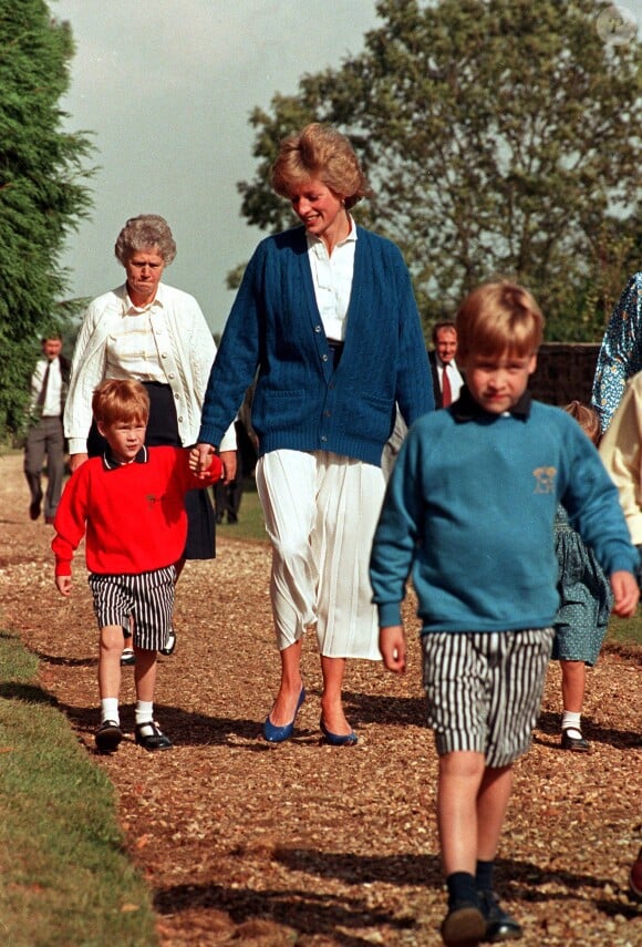 Diana avec ses fils William et Harry en 1989.