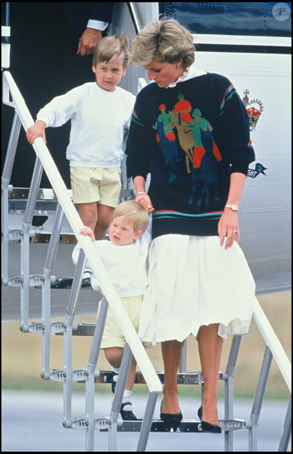 Diana avec ses fils les princes William et Harry à Balmoral, en Ecosse, en 1986.