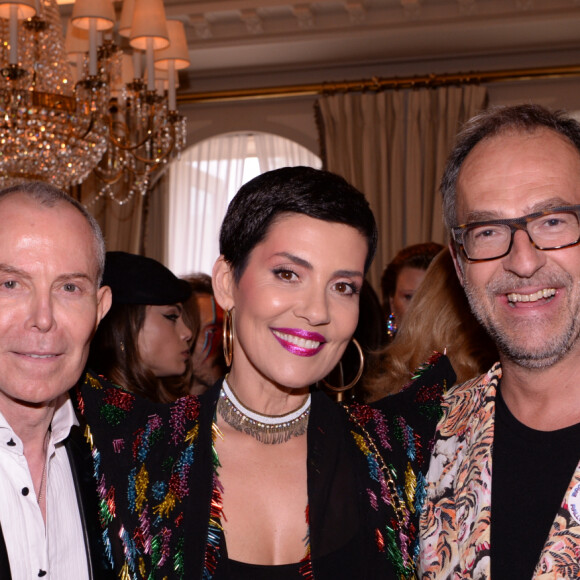 Exclusif - Emmanuel de Brantes, Jean-Claude Jitrois, Cristina Cordula - Rallye Vendôme 80, Paris le 7 juin 2019. Du claquement des pavés de la place Vendôme à celui d'un dance floor, il n'y a qu'un pas qu'E. de Brantes, ambassadeur de la ville, et ses associés SRO Motorsports, n'ont pas hésité à franchir pour proposer une version eighties du luxissime rallye Place Vendôme Paris - Vendôme qui se tient du 7 au 9 juin 2019. Initiée par E.de Brantes, président de l'Association pour la Promotion de l'Excellence Française, cette randonnée touristique débute le 7 juin par une exposition de 80 voitures et motos des années 80 sur la Place Vendôme. Un jury composé de personnalités éminentes (dont M.Cerrone) jugent le " total look " années 80 des équipages lors d'un concours comprenant tenues vestimentaires, coiffure, accessoires, et playlist du véhicule. Les prix sont remis par C.Cordula au cours de la soirée de gala qui se déroule au Ritz Paris. Le 8 juin, les équipages quitteront la Place Vendôme et rouleront vers le château de Chenonceau où une soirée années 80 les attend : dîner gastronomique à l'Orangerie suivi d'un concert privé de C.Loeb, J-P.Mader et J.Jamison. Le 9 juin après une nuit passée dans un château ou hôtel près d'Amboise, les équipages rouleront sur un parcours longeant les châteaux de la Loire jusqu'à Vendôme où ils paraderont à travers les rues historiques de la ville avant de stationner devant la mairie. Le temps d'un déjeuner de clôture dans la cour carrée de l'hôtel de ville. Une partie des bénéfices de l'événement sera reversée à l'Institut du Cerveau et de la Moelle épinière. © Rachid Bellak / Bestimage07/06/2019 - Paris