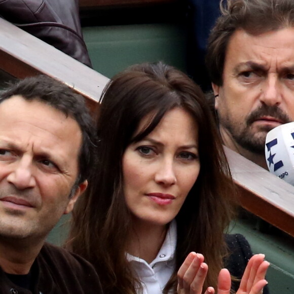 Arthur (Jacques Essebag) et sa compagne Mareva Galanter dans les tribunes de la finale homme des internationaux de France de Roland Garros à Paris le 5 juin 2016. © Moreau-Jacovides / Bestimage