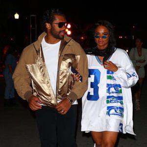 Exclusif - Ciara (enceinte) et son mari Russell Wilson quittent une soirée à Miami le 1er février 2020.
