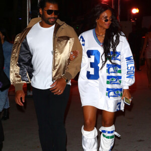 Exclusif - Ciara (enceinte) et son mari Russell Wilson quittent une soirée à Miami le 1er février 2020.