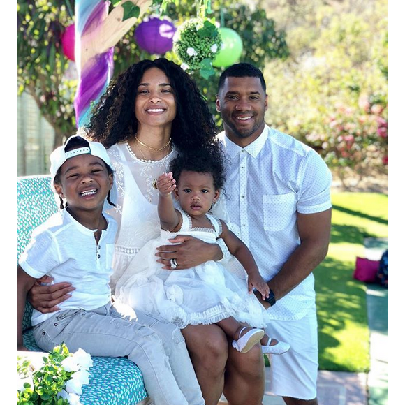 Ciara, Russell Wilson et ses deux enfants. Avril 2018.