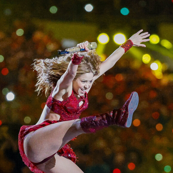 Shakira et Jennifer Lopez assurent le show lors de la mi-temps du 54 ème Super Bowl au Hard Rock Stadium à Miami, le 2 février 2020. D. Lovato a chanté l'hymne national avant le début du match. Les Chiefs de Kansas City remportent le Super Bowl (31 - 20) face aux 49ers de San Francisco au Hard Rock Stadium de Miami, le 2 février 2020. La victoire a été remporté notamment grâce au quarterback P. Mahomes (15).  Shakira and Jennifer Lopez perform during the Pepsi Super Bowl LIV Halftime Show at Hard Rock Stadium. Miami. February 2, 2020.02/02/2020 - Miami