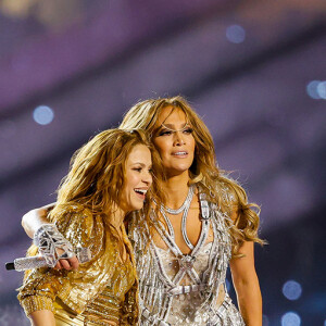 Shakira et Jennifer Lopez en concert (sponsorisé par Pepsi) à la mi-temps du Super Bowl LIV (54), au Hard Rock Stadium. Miami, le 2 février 2020.