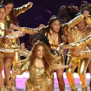 Shakira et Jennifer Lopez assurent le show lors de la mi-temps du 54 ème Super Bowl au Hard Rock Stadium à Miami, le 2 février 2020. D. Lovato a chanté l'hymne national avant le début du match. Les Chiefs de Kansas City remportent le Super Bowl (31 - 20) face aux 49ers de San Francisco au Hard Rock Stadium de Miami, le 2 février 2020. La victoire a été remporté notamment grâce au quarterback P. Mahomes (15).  Shakira and Jennifer Lopez perform during the Pepsi Super Bowl LIV Halftime Show at Hard Rock Stadium. Miami. February 2, 2020.02/02/2020 - Miami