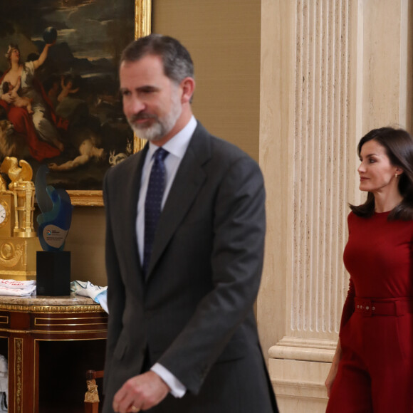 Le roi Felipe VI et la reine Letizia d'Espagne recevaient les équipes espagnoles championne d'Europe et vice-championne d'Europe de water-polo, de retour de l'Euro à Budapest, au palais de la Zarzuela à Madrid le 31 janvier 2020.