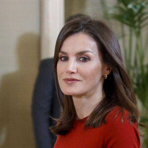 La reine Letizia d'Espagne, dans un ensemble Hugo Boss, lors de la réception des équipes espagnoles championne d'Europe et vice-championne d'Europe de water-polo, de retour de l'Euro à Budapest, au palais de la Zarzuela à Madrid le 31 janvier 2020.