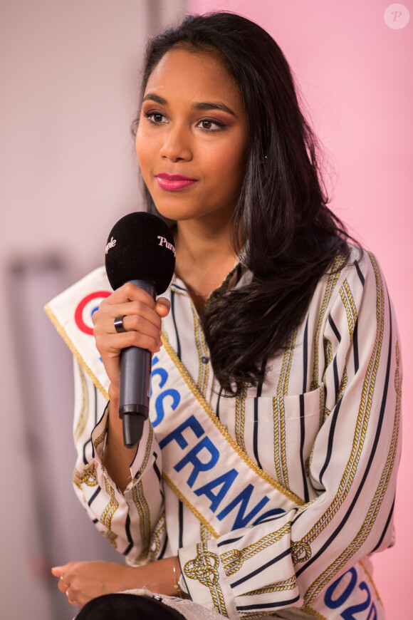 Exclusif - Rendez-vous avec Miss France 2020, Clémence Botino dans les locaux de Webedia lors d'une interview pour Purepeople à Levallois-Perret le 29 janvier 2020. © Tiziano da Silva/Bestimage