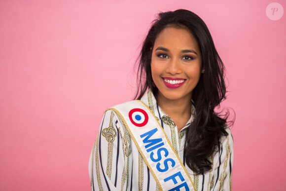 Exclusif - Rendez-vous avec Miss France 2020, Clémence Botino dans les locaux de Webedia lors d'une interview pour Purepeople à Levallois-Perret le 29 janvier 2020. © Tiziano da Silva/Bestimage