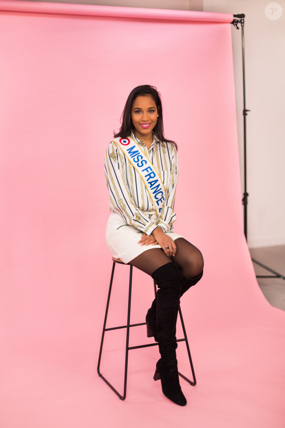 Exclusif - Rendez-vous avec Miss France 2020, Clémence Botino dans les locaux de Webedia lors d'une interview pour Purepeople à Levallois-Perret le 29 janvier 2020. © Tiziano da Silva/Bestimage