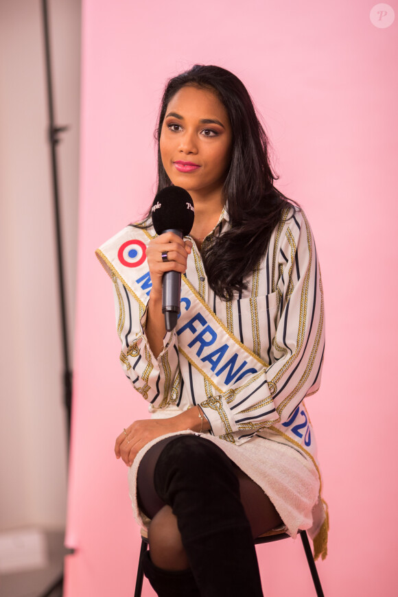 Exclusif - Rendez-vous avec Miss France 2020, Clémence Botino dans les locaux de Webedia lors d'une interview pour Purepeople à Levallois-Perret le 29 janvier 2020. © Tiziano da Silva/Bestimage