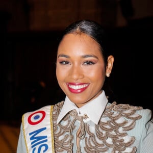 Clémence Botino, Miss France 2020 - People au défilé de mode Haute-Couture printemps-été 2020 "Julien Fournié" à Paris. Le 21 janvier 2020 © Veeren Ramsamy-Christophe Clovis / Bestimage