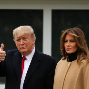 Donald Trump et la première dame Melania Trump quittent la Maison Blanche à Washington en hélicoptère pour un week-end dans leur complexe de Mar-a-Lago en Floride le 31 janvier 2020.