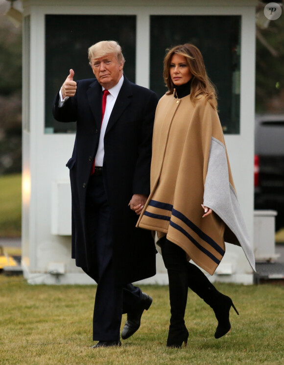 Donald Trump et la première dame Melania Trump quittent la Maison Blanche à Washington en hélicoptère pour un week-end dans leur complexe de Mar-a-Lago en Floride le 31 janvier 2020.
