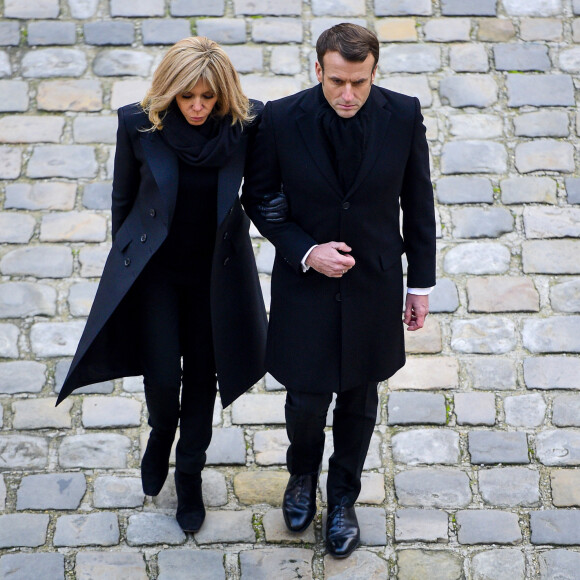 Emmanuel Macron, président et sa femme Brigitte Macron - Hommage national rendu aux treize militaires morts pour la France en opérations extérieures, dans la cour de l'Hôtel national des Invalides à Paris, le 2 décembre 2019. ©JB Autissier / Panoramic / Bestimage