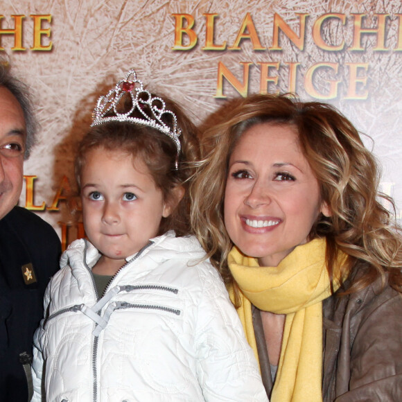 Lara Fabian, Gérard Pullicino et leur fille Lou - Première du film "Blanche Neige" au Gaumont Opéra de Paris. Le 1er avril 2012.