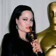  Angelina Jolie aux Oscars, le 25 mars 2000.  
