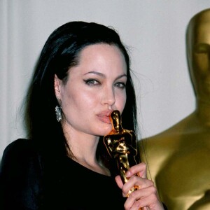 Angelina Jolie aux Oscars, le 25 mars 2000. 