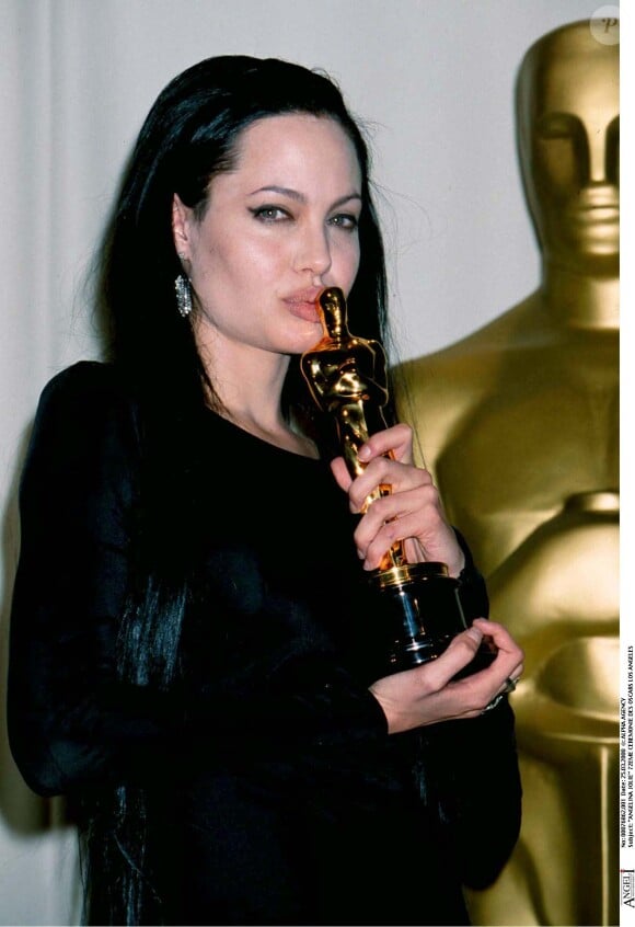Angelina Jolie aux Oscars, le 25 mars 2000. 
