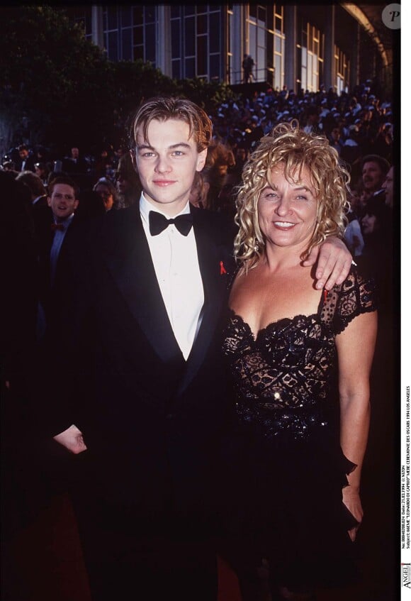 Leonardo DiCaprio et sa mère aux Oscars, le 21 mars 1994. 